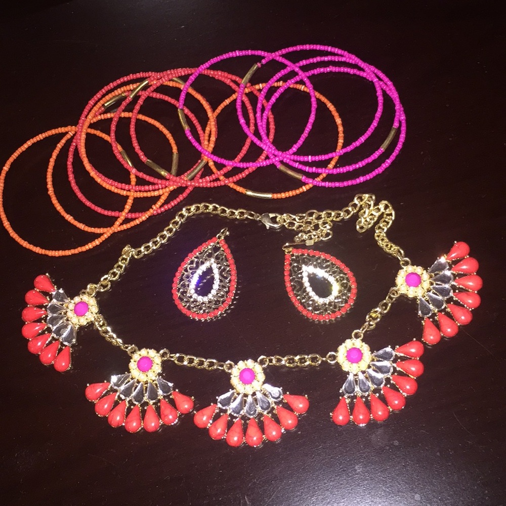 Jewelry set. Necklace, earrings and bracelets